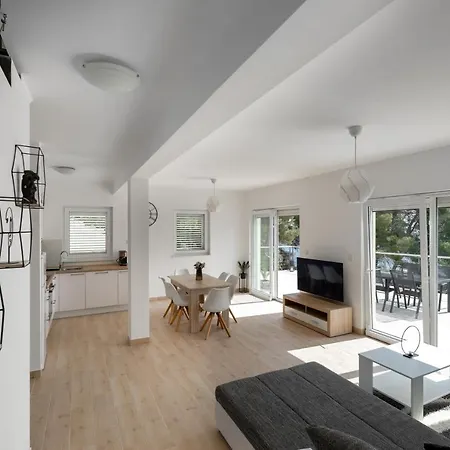 Pearl Of Korkyra Blato