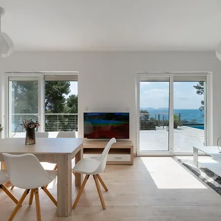 Pearl Of Korkyra * Blato